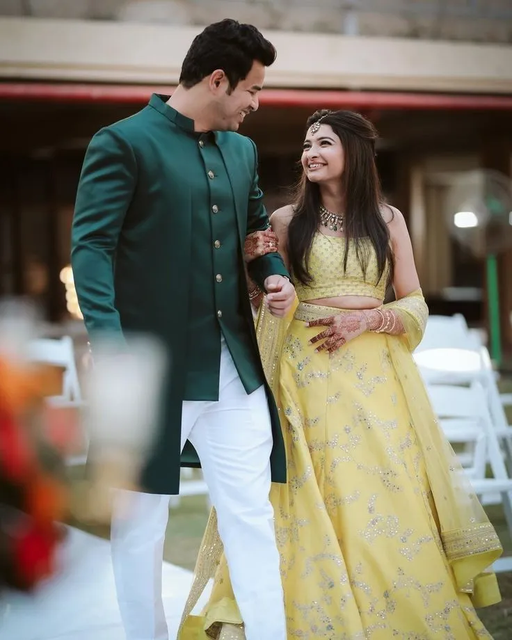 indian wedding matching bride and groom dress colour combination