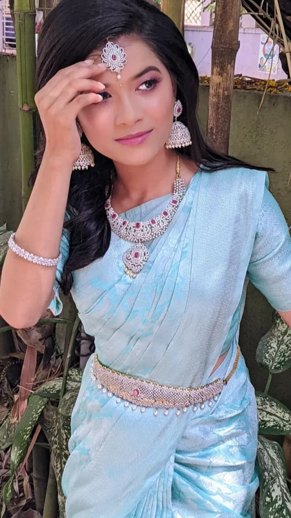 sky blue saree matching jewellery